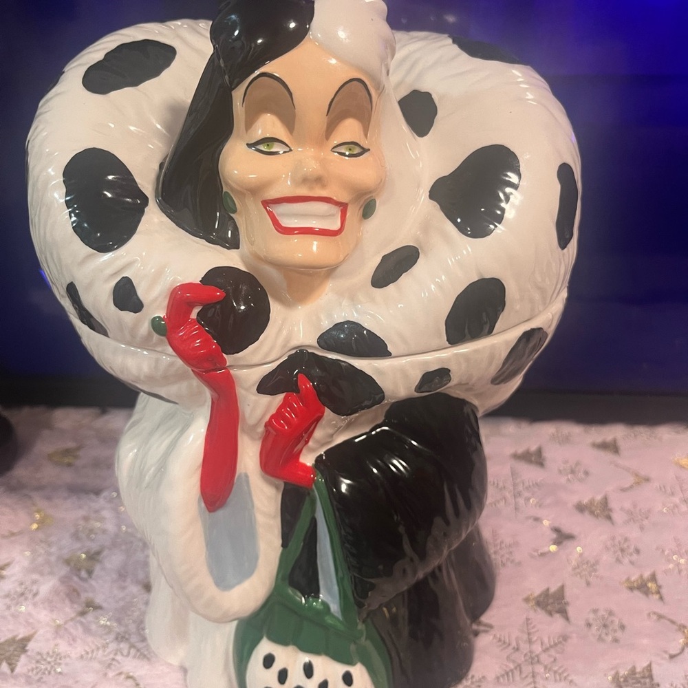 Disney Cruella Ceramic Cookie Jar - Picture 5 of 9